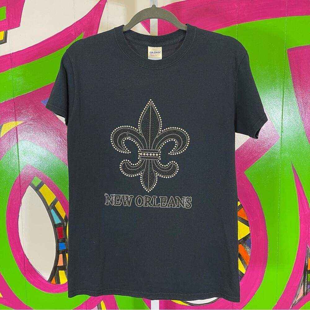 Gildan Heavy Cotton, Glitzy New Orleans T-Shirt. Size Small. Excellent condition